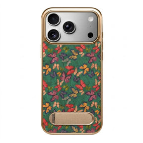 Capa para iPhone Flower verde em cortiça com estampa de borboletas, vista da traseira