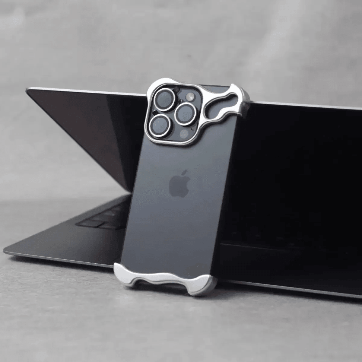 Capa para iPhone Metal Skull