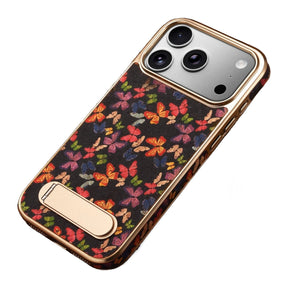 Capa para iPhone Flower preta em cortiça com estampa de borboletas